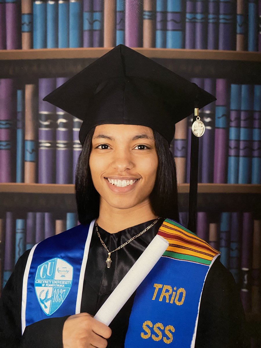 Gi__Babyyy's tweet photo. Not too many people can say this, but nigga I made it 🎓🤝💙🤍 #4in4out https://t.co/mF7cNnfGvh