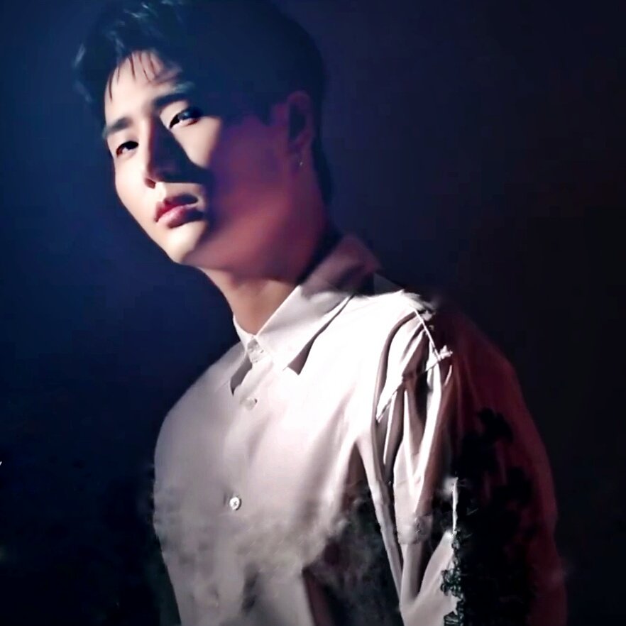 colleemon's tweet photo. this is the best that I could do, so here you go ๐ฅบ๐ฅบ๐ฅบ he just looks so dashingly good my heart is weak ๐ซ๐ซ๐ซ
#DAY6 #๋ฐ์ด์์ค #The_Book_of_Us #The_Demon #DAY6_Zombie #Day6Edits https://t.co/0ZsT3xKsaK