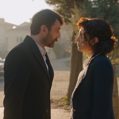 Cumali fell in love with the daughter of his family's enemy(she was aware of her father being a traitor) People:Awwwwthey're adorable and cutesuch a healthy relationship!They deserve to be happy. Good for you Cumali Abi #EfYam