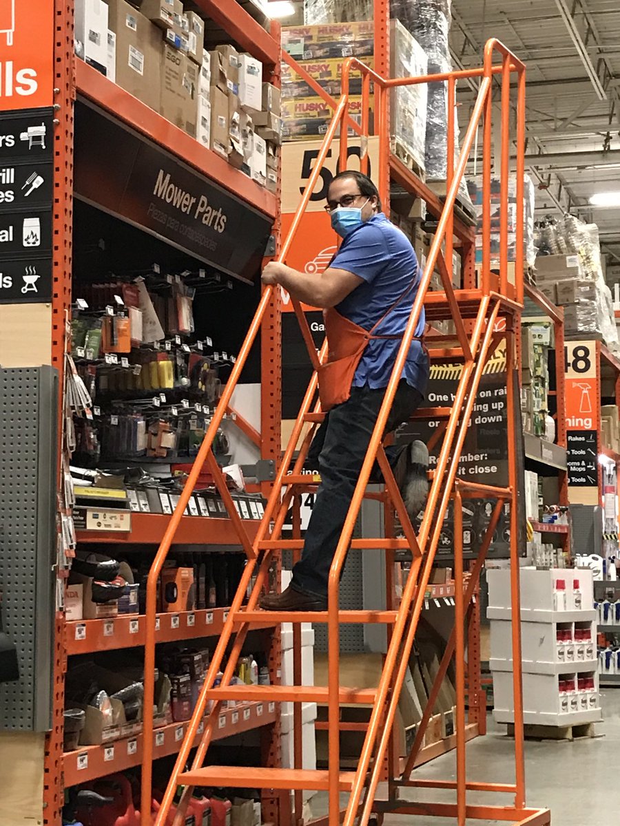 Had the Boss in the store today helping pack out welcome to the crazy Mr. Edwards and thanks for the help!! ⁦<a href="/ShowMeShawnD196/">Shawn Edwards</a>⁩ ⁦<a href="/CampSweenScott/">Scott Sweeney</a>⁩ ⁦@KevinMasseyTHD⁩
