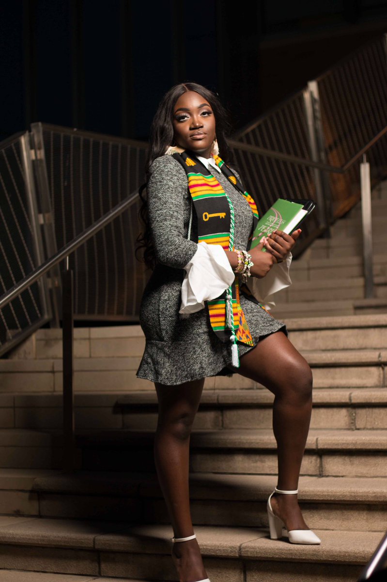 ItsLolaRae's tweet photo. Out of all the hours I took at UNT, the one thing that has stuck with me is to create seats at tables that were not created for me. 

I’m a CEO in The Making... Excuse Me While I Master It🎓

#UNTAlumna 💚
#Jeremiah29:11🙌🏾 
#TheStandard https://t.co/OpW7PQDhuY