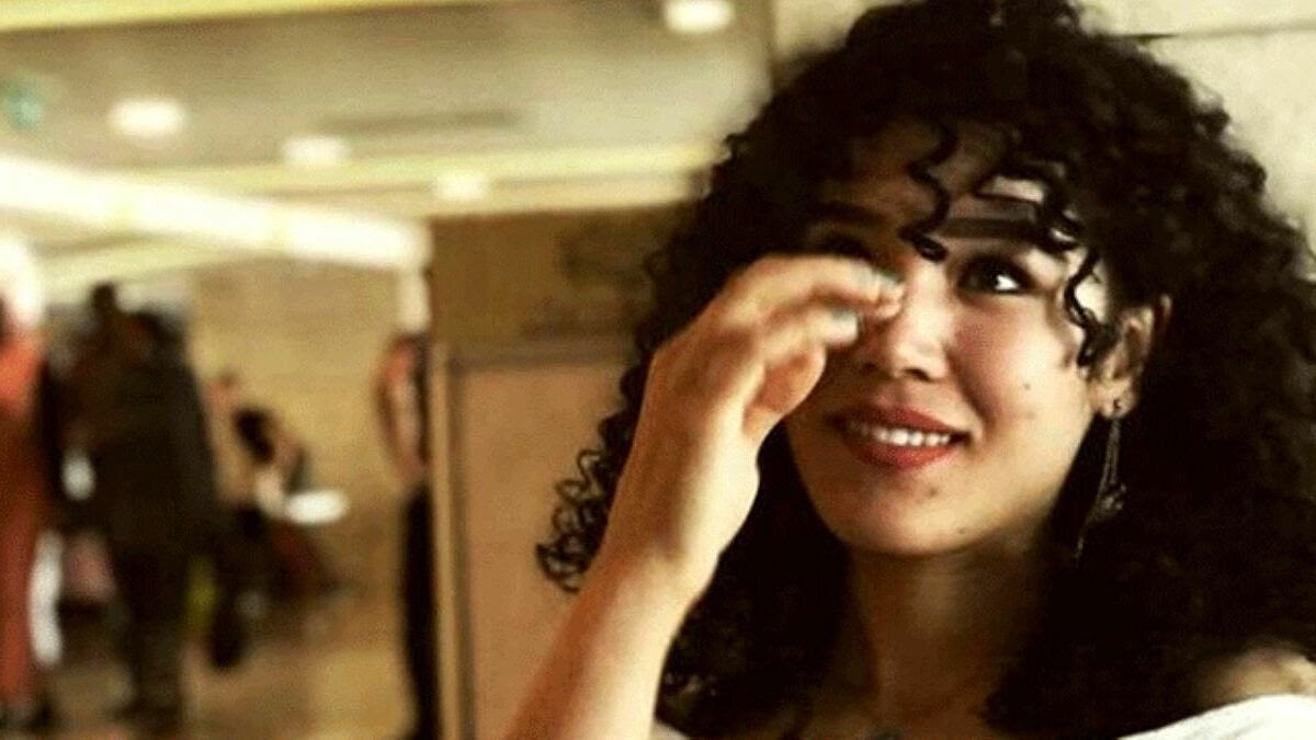 Gencecik bir kadın, AKP’li milletvekili Şirin Ünal’ın evinde, Ünal’ın silahından çıkan bir kurşunla ölü bulundu ve kamuoyunun tüm tepkisine rağmen dosya hızla kapatıldı.
Güçlüden yana, “Erkek Adalet” değil, Gerçek Adalet istiyoruz.
#nadiradosyasikapatilamaz