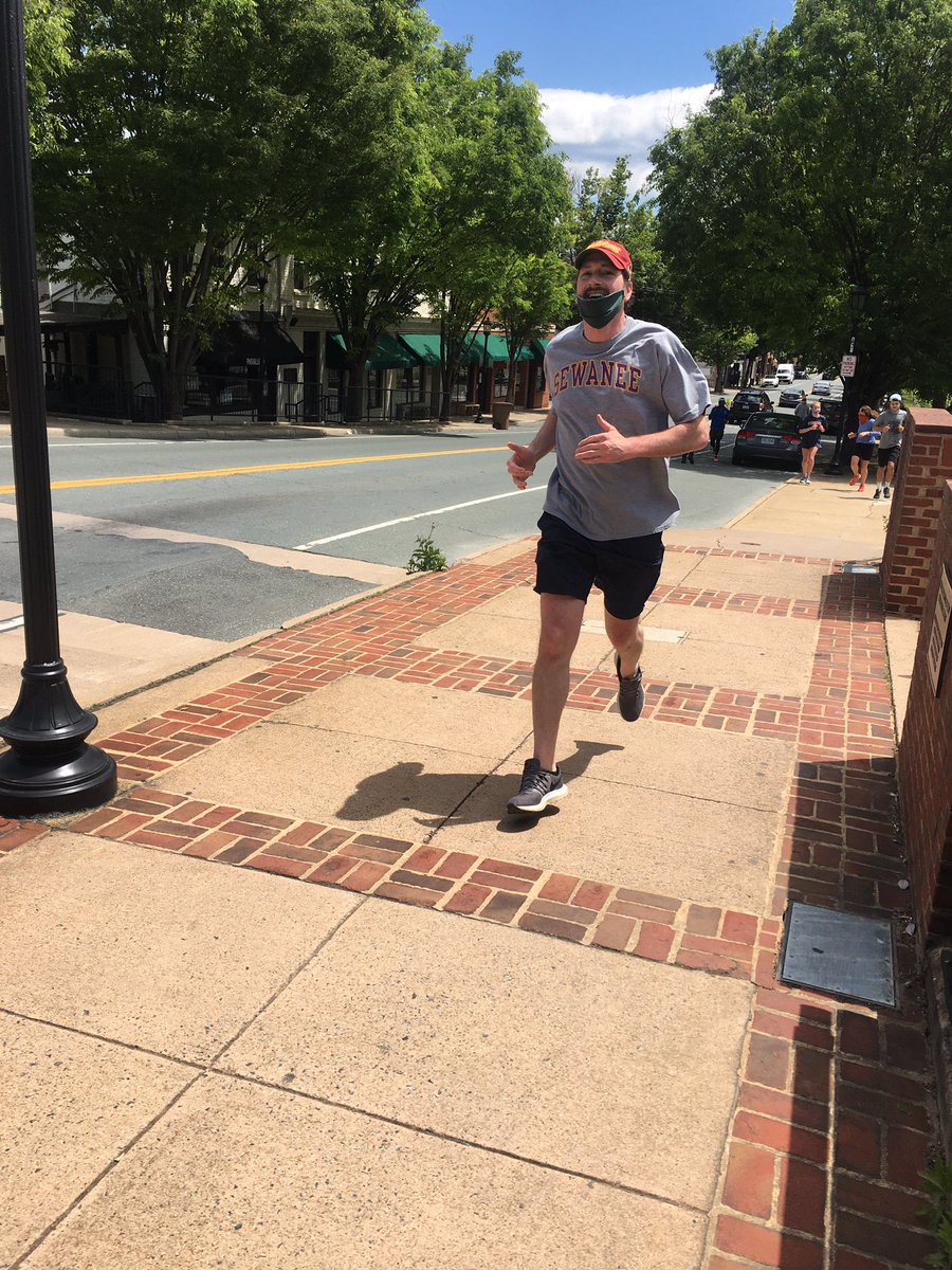 BJohnsonCville's tweet photo. Thanks @DrWesBellamy for bringing us together to #RunWithMaud #cville https://t.co/tAmvQIyJ6S
