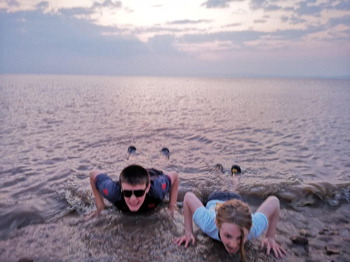 ClevedonASC's tweet photo. I love to see how inventive our swimmers are with their Event 2, Artistic Swimming #nowaternoproblem! Great headstand breaststroke kick practice from Sophie, IM from Caden Seren, Libby and Jamie. Iβve got my berries ready to make my Smoothie tomorrow,... https://t.co/IZ1KmXAtRy https://t.co/7H0tR5MnnR