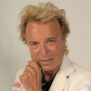 mythmanjay's tweet photo. Sympathy for #Siegfried (of #SiegfriedAndRoy) after #Roy is Lost to #COVID19 @Distractify @NYpost #SiegfriedFischbacher (a.k.a. #Delmare) #RoyHorn (originally #UweLudwigHorn) https://t.co/odmG2utbgQ https://t.co/4LZwLy2si2