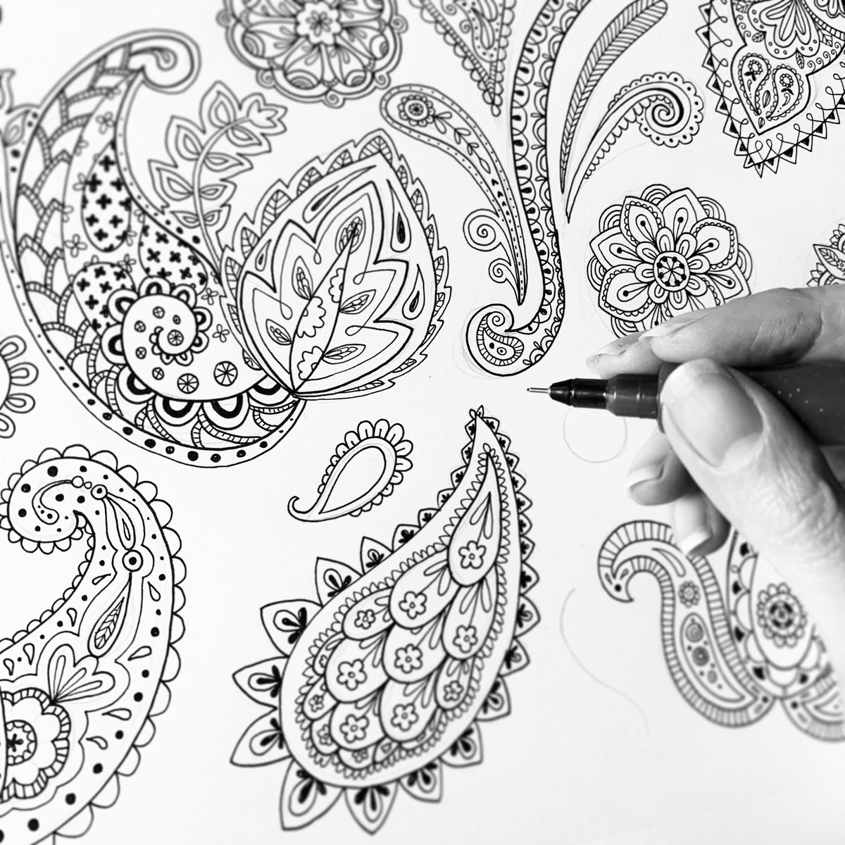 jd_illustration's tweet photo. Been totally zoned out drawing paisley icons for this week’s mini assignment for @artthatsells Assignment Bootcamp. Thankyou @lillarogers for giving us such a fun, relaxing brief!
#surfacepattern #handdrawn #assignmentbootcamp https://t.co/PG1p9gNosp