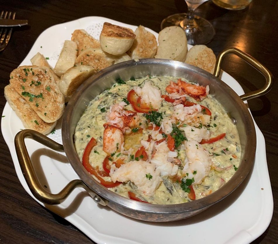 BullAndBourbon's tweet photo. Today we are sharing with you our Chef Underwood's recipe for our infamous Lobster Artichoke Dip Swipe 👉 to find Chef Underwood's Recipe for our yummy Lobster Artichoke dip #bullandbourbon https://t.co/ReAbHeGVrf