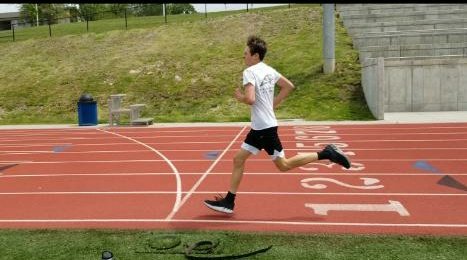 Charlie03618835's tweet photo. @bigriverrunning #GatewayVirtualTrackSeries video by Alex Kinslow (brother) and timed by Samantha Kinslow (mother). Running for Weston Bluejays https://t.co/U5AbNNkobM