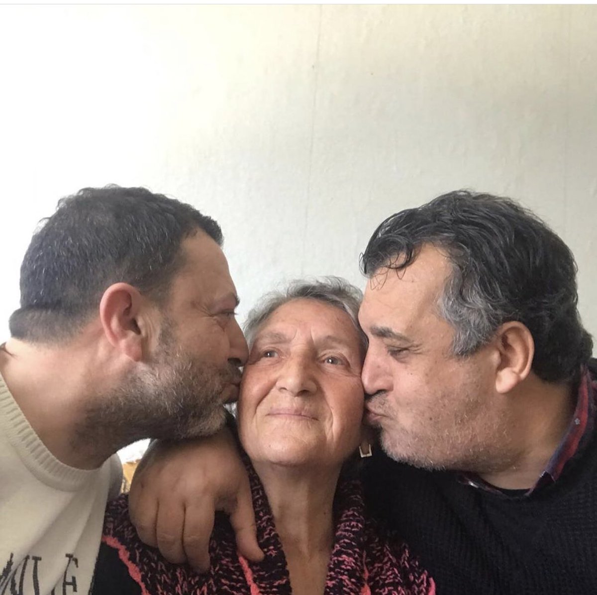 Canım annemiz Şükran Solaker ve tüm annelerin anneler günü kutlu olsun. <a href="/volkansolaker/">Volkan Solaker</a> #annelergünü