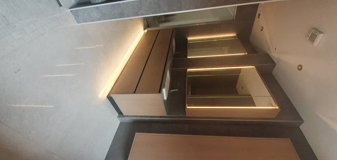 Passivebuilder's tweet image. Bottom  led is on motion when you enter  bathroom  at night , simple but very effective 😉