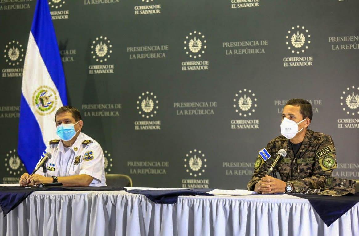 tcsnoticias's tweet photo. #Ahora
20 agentes de la @PNCSV han dado positivo a la prueba de #COVID19, informó el @Director_PNC Mauricio Arriaza Chica en conferencia de prensa. Foto @SecPrensaSV https://t.co/EzEf0yKb7b