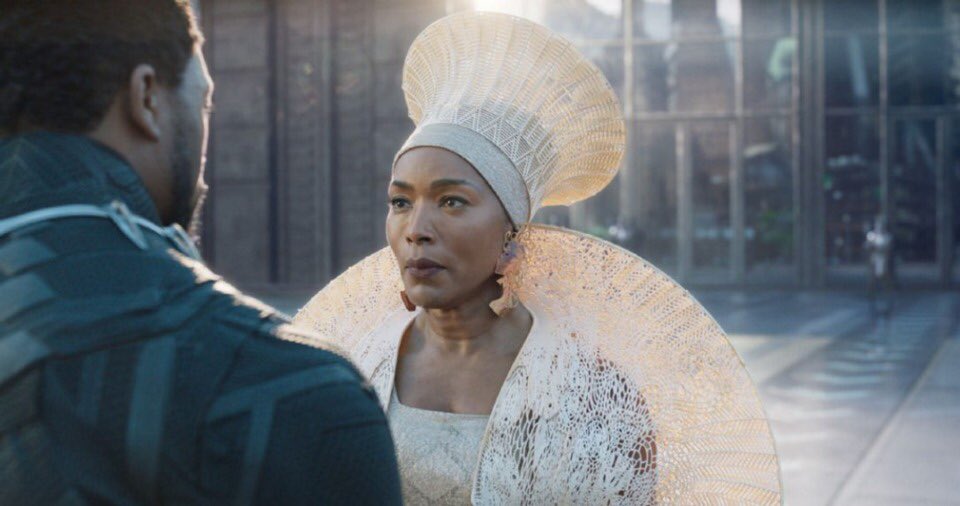 2. Angela Basset as queen Mother wears a large disc head dress. In most of her scenes she wears a smaller version of the hat borrowed from South African Zulu culture named ‘Iscolo’Only worn by married women in SA, sometimes reaches a metre in diameter.Film  Original 