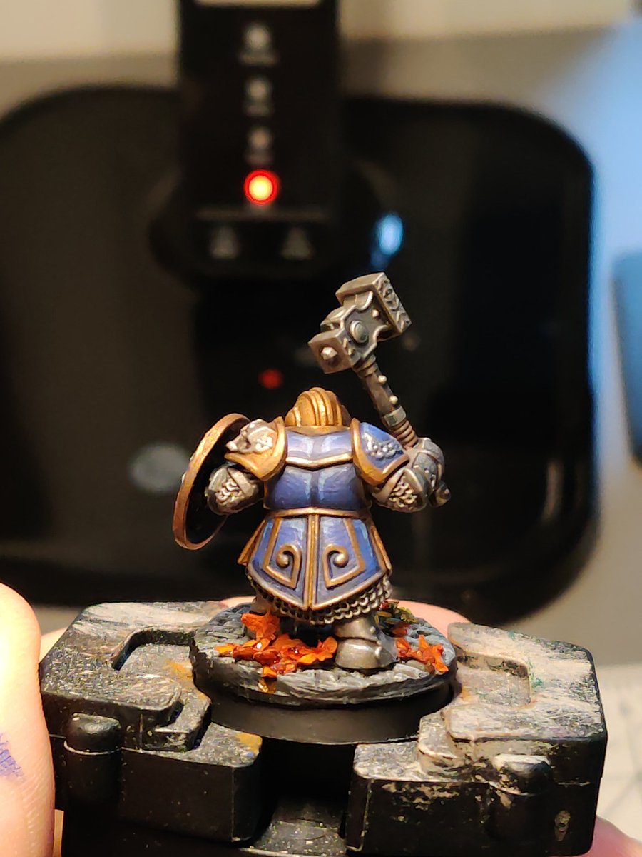 HughWyeth's tweet photo. Paint scheme for the #ironbreakers. Using basic wash and layer as I have another 29 of these guys. No idea how I'll stay sane doing all of them. #citiesofsigmar #AOS #PaintingWarhammer https://t.co/niLCA7iQz2