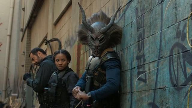 7. In one of the early scenes in the movie, Killmonger steals a menacing long-horned mask from a London museum.It is based on the ‘Mgbedike’ , a relic of Igbo origins in southeast Nigeria. Mgbedike translates as “time of the brave” Film  Original 