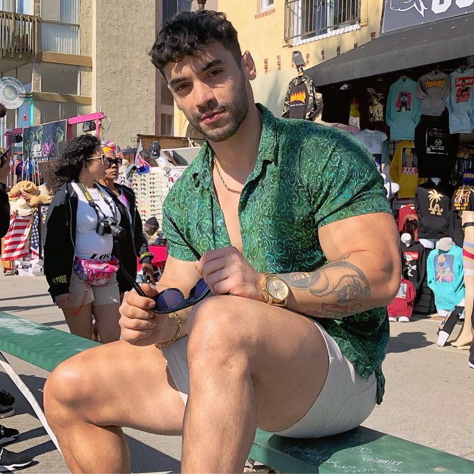 🟢 Life before covid-19 🤷🏻&zwj;♂️🤦🏻&zwj;♂️ .. .. .. what&rsquo;s your type of guy ? 😛 .. .. #aradwinwin #persian #model<a href="/tag/model"class="tags"><span>#model</span></a><a href="/tag/stayhealthy"class="tags"><span>#stayhealthy</span></a><a href="/tag/staysafe"class="tags"><span>#staysafe</span></a><a href="/tag/persian"class="tags"><span>#persian</span></a><a href="/tag/stayhome"class="tags"><span>#stayhome</span></a>