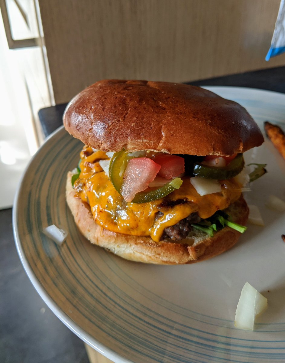 owencreasey's tweet image. Homemade burgers followed by homemade rocky road cheesecake. Only a few arguments in the kitchen...turns out that Ashley doesn&apos;t respond well to my Gordon Ramsay-like attitude and shouting 🤷🏼‍♂️ #shouty #doitproperly #burgers #cheesecake #homecooking #fatboi