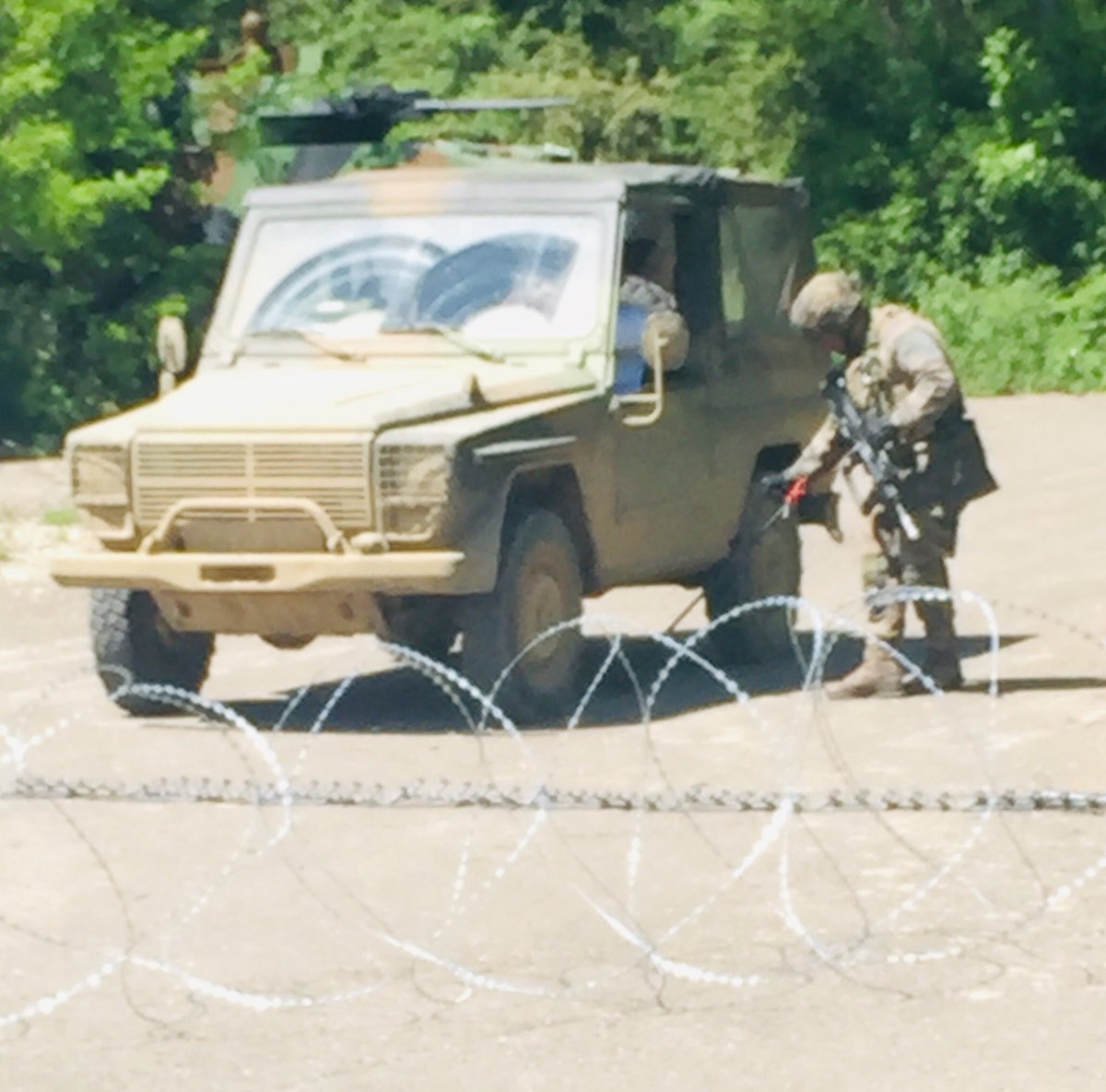 7e_brig_blindee's tweet image. La 📆 semaine des #Centaures !

✅ #Résilience surveillance hôpital 🏨@VilledeCMz par le #3eRG 💣

✅ #PrépaOps contrôle 🚘sur check-point au #35eRI ♣️

✅Entraînement INF avec les 😈du @152RIofficiel 

✅#8mai Campagne du Bleuet de 🇫🇷avec @onacvg et @68eRAA_CDC 

👍😏👏👏