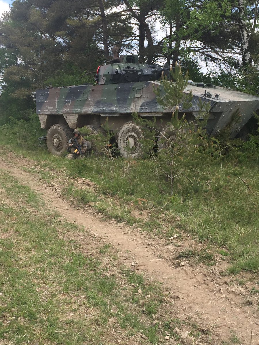 7e_brig_blindee's tweet image. La 📆 semaine des #Centaures !

✅ #Résilience surveillance hôpital 🏨@VilledeCMz par le #3eRG 💣

✅ #PrépaOps contrôle 🚘sur check-point au #35eRI ♣️

✅Entraînement INF avec les 😈du @152RIofficiel 

✅#8mai Campagne du Bleuet de 🇫🇷avec @onacvg et @68eRAA_CDC 

👍😏👏👏