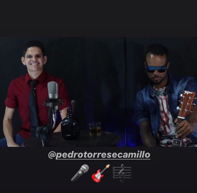 pedrotorrestwit's tweet photo. Pedro Torres e Camillo deseja um ótimo fim de semana a todos com muita moda boa moçada🎤🎸🎼 https://t.co/x8Y0gqKx0R