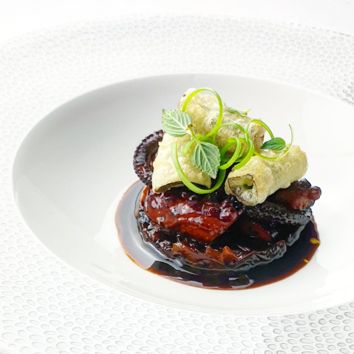 Ever had #octopus? I bet you never had it with #tempura spring onions and #redpepper #marmalade 😍

#food #chefstable #theartofplating
#gastronomi #cook #cooking #homecooking #recipe #foodblogger