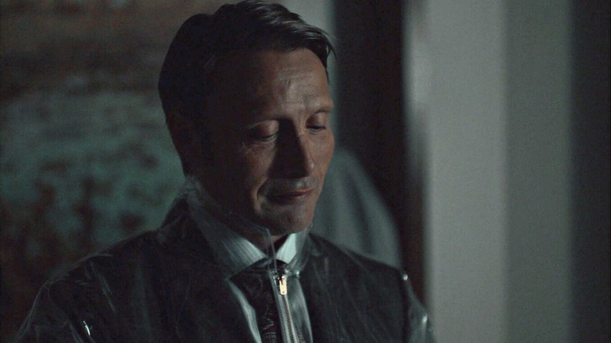ahooel's tweet photo. Hannibal came to kill Bedelia but just find her memento of friendship. I think it was where Hannibal thought he can trust Bedelia.
#YouAreDangerous #Hannibal https://t.co/W2jh6328ZG