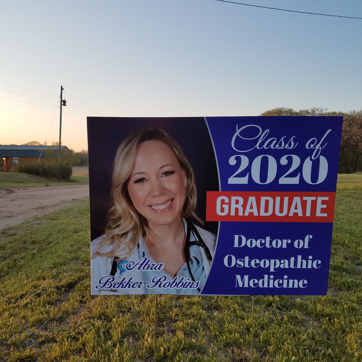 abrabekker's tweet photo. Today is the day.🙌🎓🎉
Officially Dr. Abra Robbins.
 👩🏼‍🎓->👩🏼‍⚕️
#graduation #officiallyadoctor #classof2020 #LUCOM  
Thanks to my in-laws for surprising me with this sign. Kinda cool to have @chrisschmelke take the closest thing to a grad portrait I will have.#SPNFamily https://t.co/hM2mwK5VWu