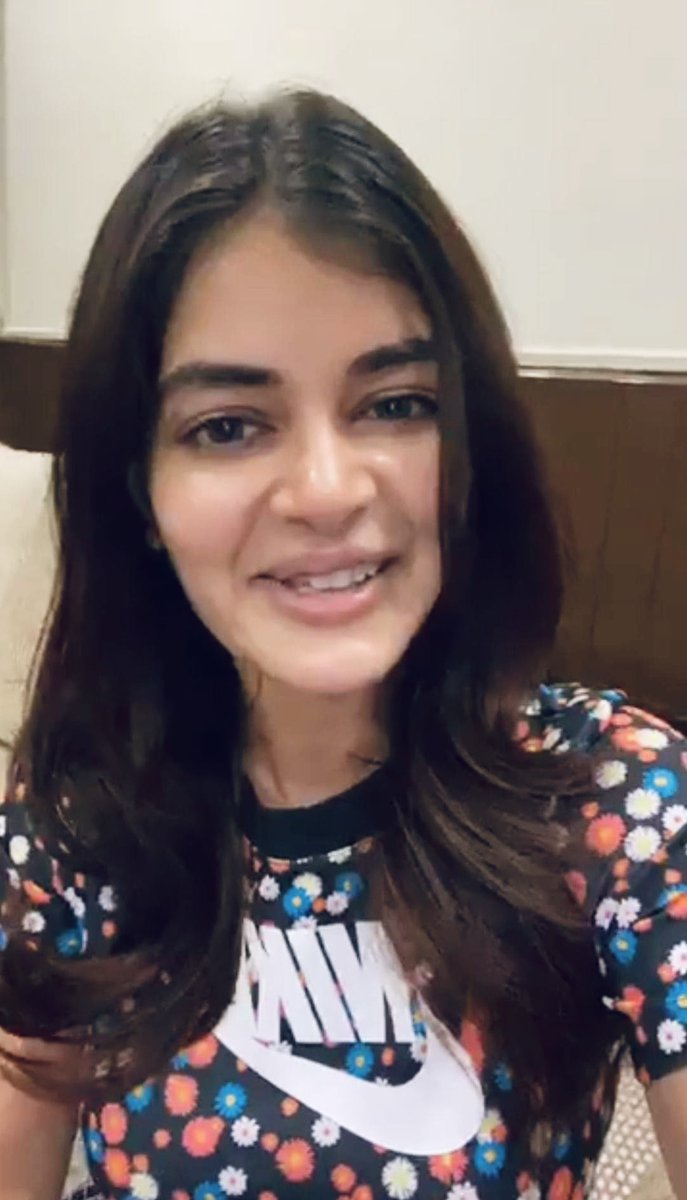 madhumita__fc's tweet photo. Moments of @madhumitact today’s exclusive #live chat with @calcutta_times ❤️🖤 https://t.co/bGsU9nYbDO