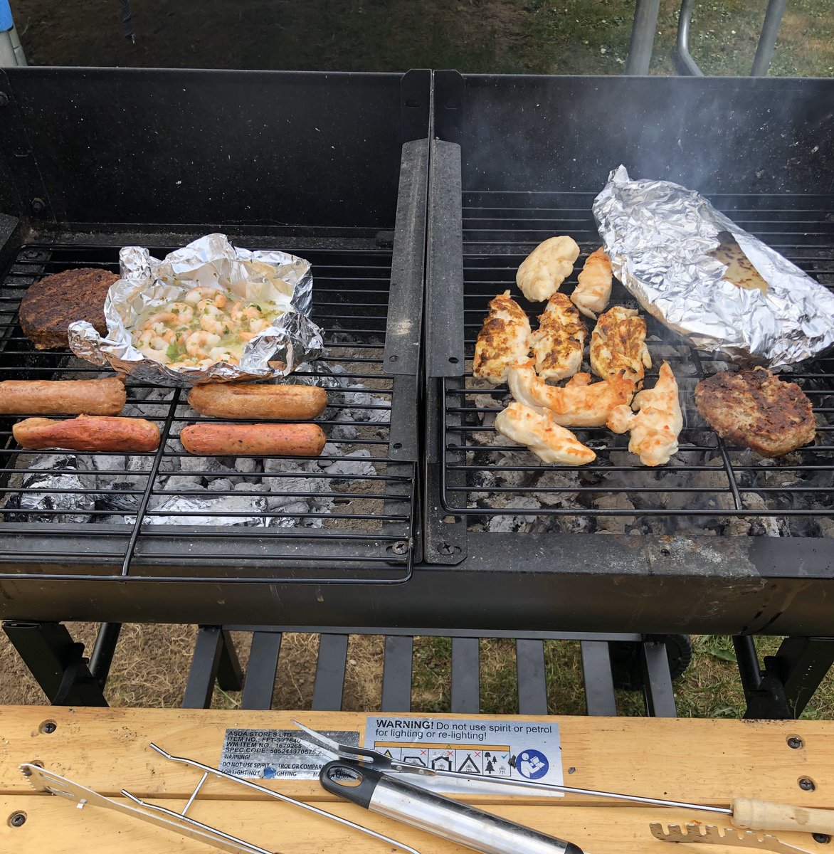 underthehillss's tweet image. I should be better at barbecues by my age but sitting in my garden in my utensil belt checking out a bit of @heelapalooza could be worse #utb #lockdownrules