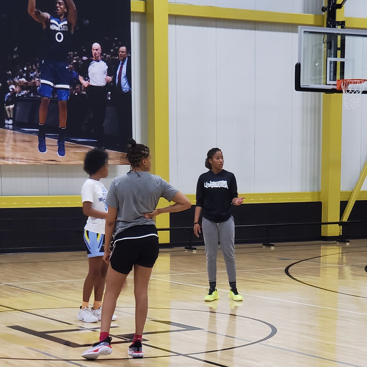FourNineSevenFo's tweet photo. . #SaturdayVibes #UnitedSisterhood
#TyHarris @DallasWings #KateGilbert #NotreDameWBB #TaliaHarris 2024 #Lady @TeamTeagueindy w/ @derickgrantresults https://t.co/WCr4GahrQU