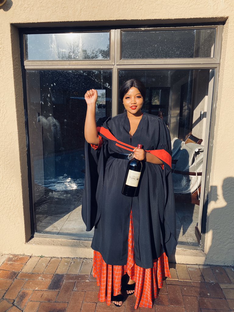 vezisonqishe's tweet photo. Bcom Law Graduate ๐
#LockdownGraduationDay https://t.co/0tCi3OKaNC