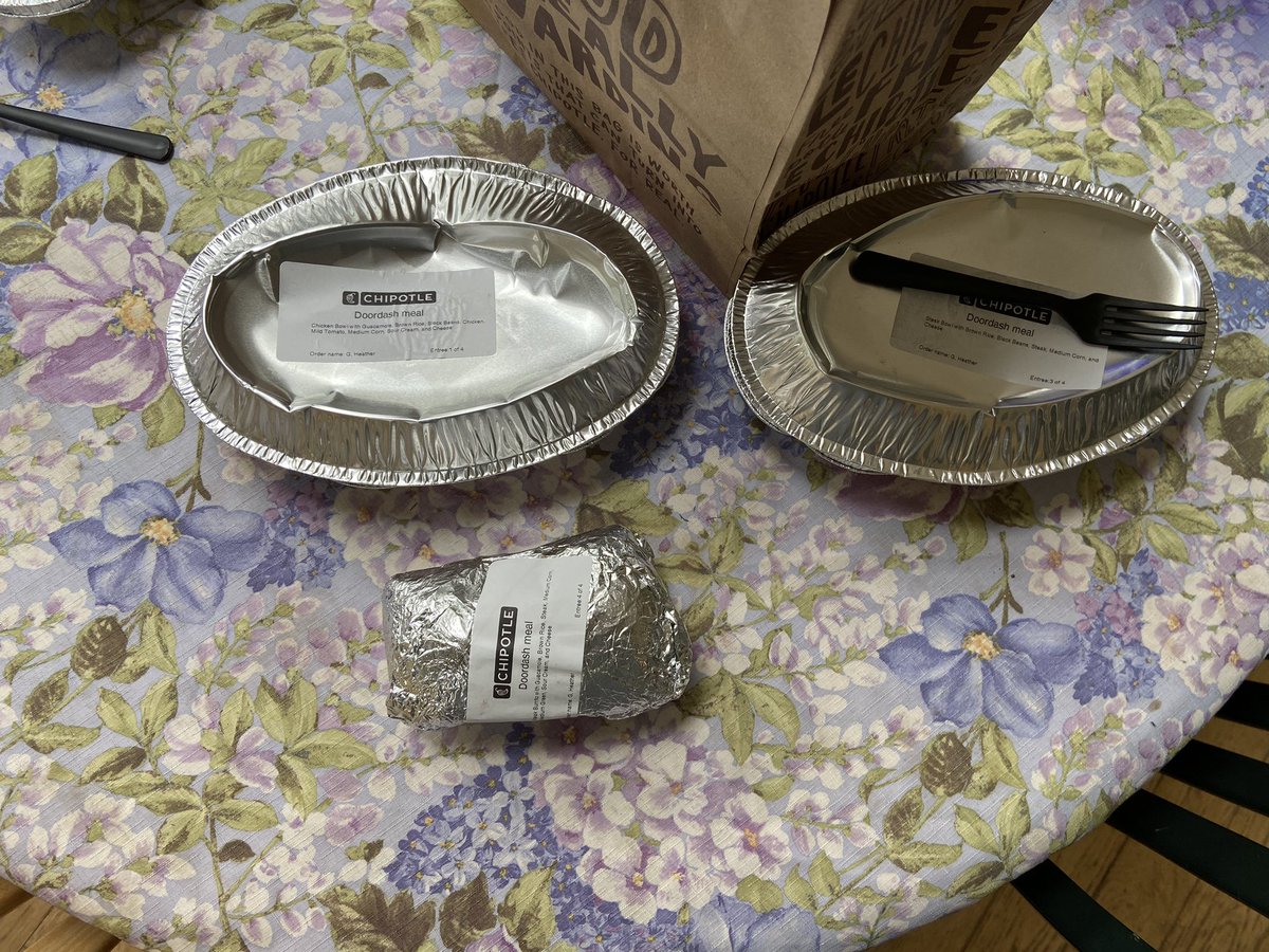 Hrotte5's tweet photo. Dear @ChipotleTweets 
With a limited C-19 budget we treated ourselves to Chipotle lunch. This disappointing, itty bitty ELEVEN DOLLAR steak burrito is sad. Seriously, we are trying to support local restaurants, but we also need lunch to keep us fed until dinner. #wastedmymoney https://t.co/gMvpTgKGyf