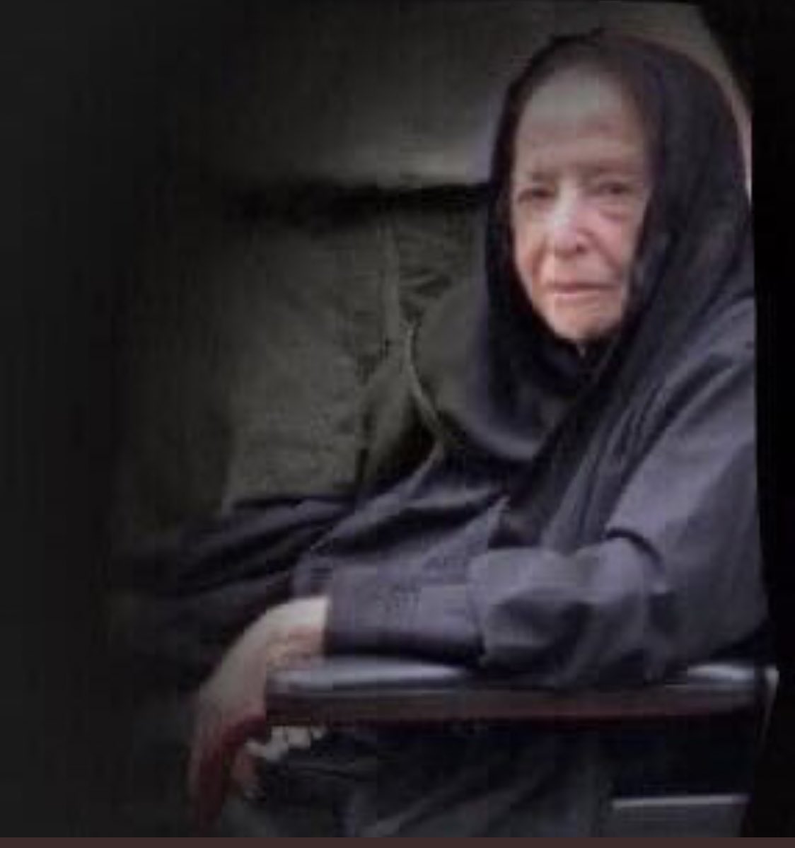 qalbadran's tweet photo. فارقت الحياة اليوم في لندن الى "رحمة  الله" اخر اميرات الاسرة الملكية الهاشمية في العراق  الاميرة بديعة بنت علي والناجية الوحيدة من الأسرة الهاشمية من المجزرة المروعة التي ارتكبت بحقهم عام 1958 م ولجأت في وقتها للسفارة السعودية ثم استقرت في لندن وتوفيت عن 100 عام. https://t.co/MGd2pB4U9i