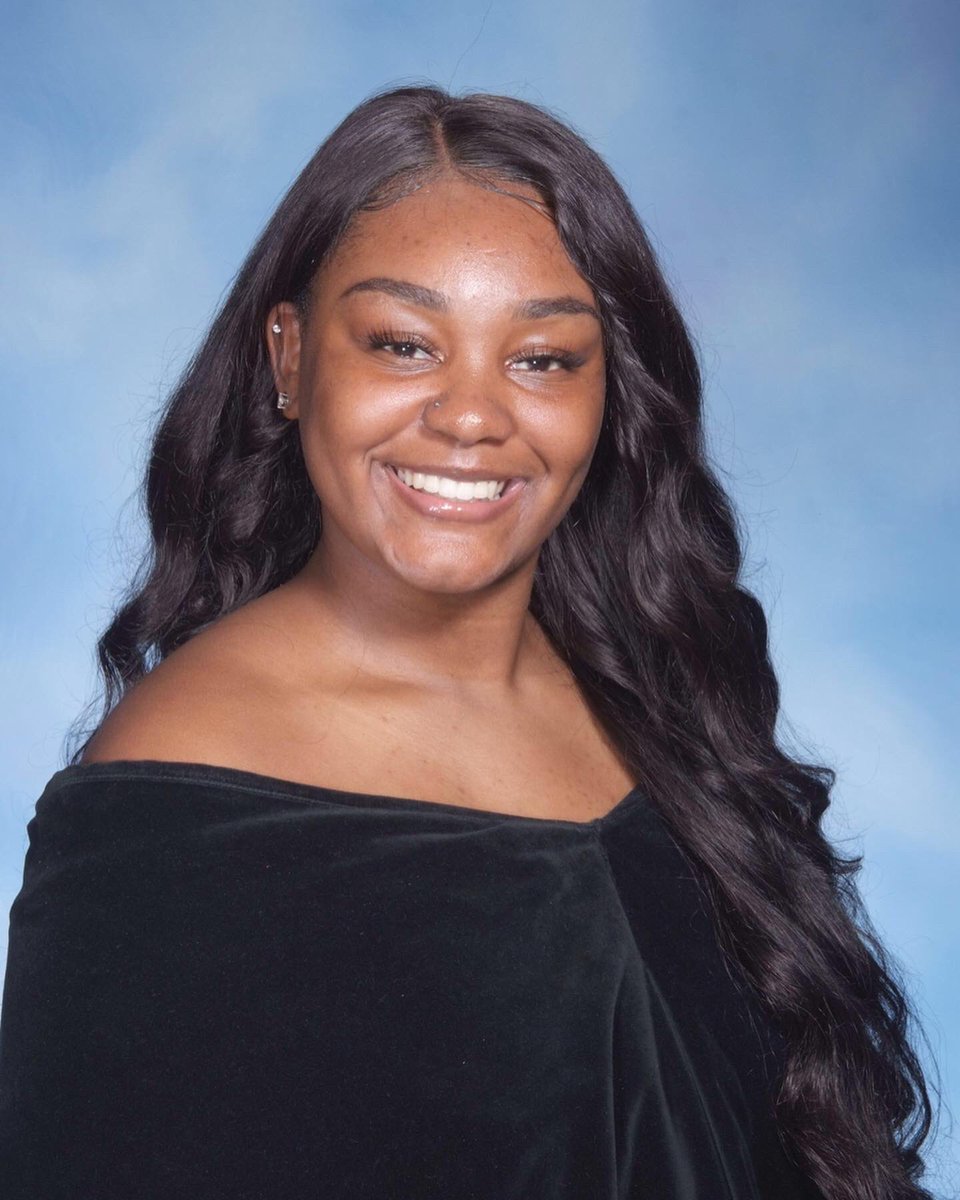 __ssecnirp's tweet image. 💙4 Years of dedication and hard work
💛3(ish) Weeks spent studying abroad
💙2 Internships &amp;amp; 2 engineering org eboard positions 
💛1 Full time Job lined up 
💙Countless memories and experiences I could never replace 

B.S. in Chemical Engineering talk to me nice 🍾🥂🎓 #NCAT20