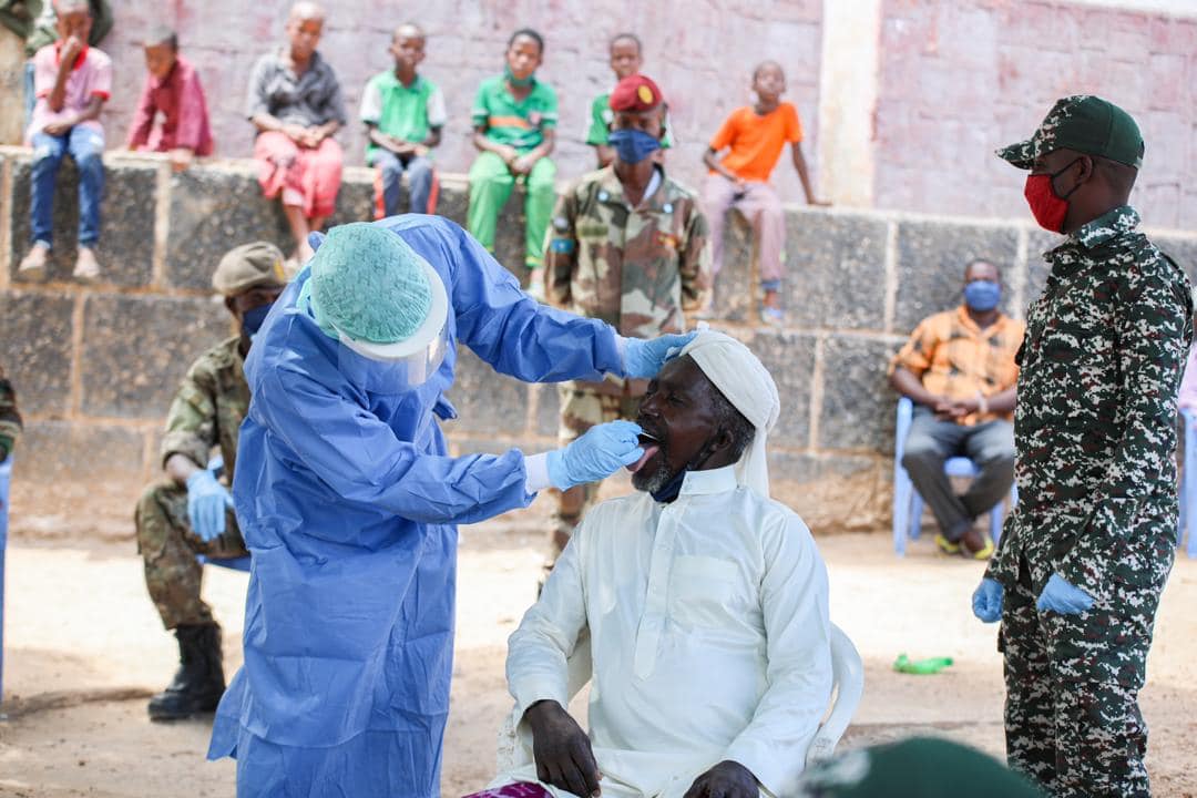 DrahmednurAbdi's tweet photo. Waan hubaa in safmarka #COVID19 aan ka adkaaneyno marba haddii ciidamadeena Qaranku ay safka hore kaga jiraan la tacaaliddiisa. 
🎵 Nin waliba wixii uu taraa loo tirinayaa🎵 https://t.co/uTUl1Z9Yzq