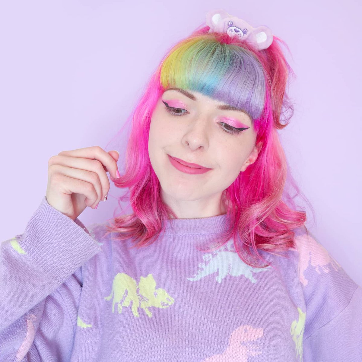 dipstick_store's tweet photo. I'm so happy with ma fringe I feel like I've evolved until my final form ya know xo
#kawaii #pastelfashion #pastel #rainbowhair #rainbowbangs https://t.co/zaSrXRSjvX
