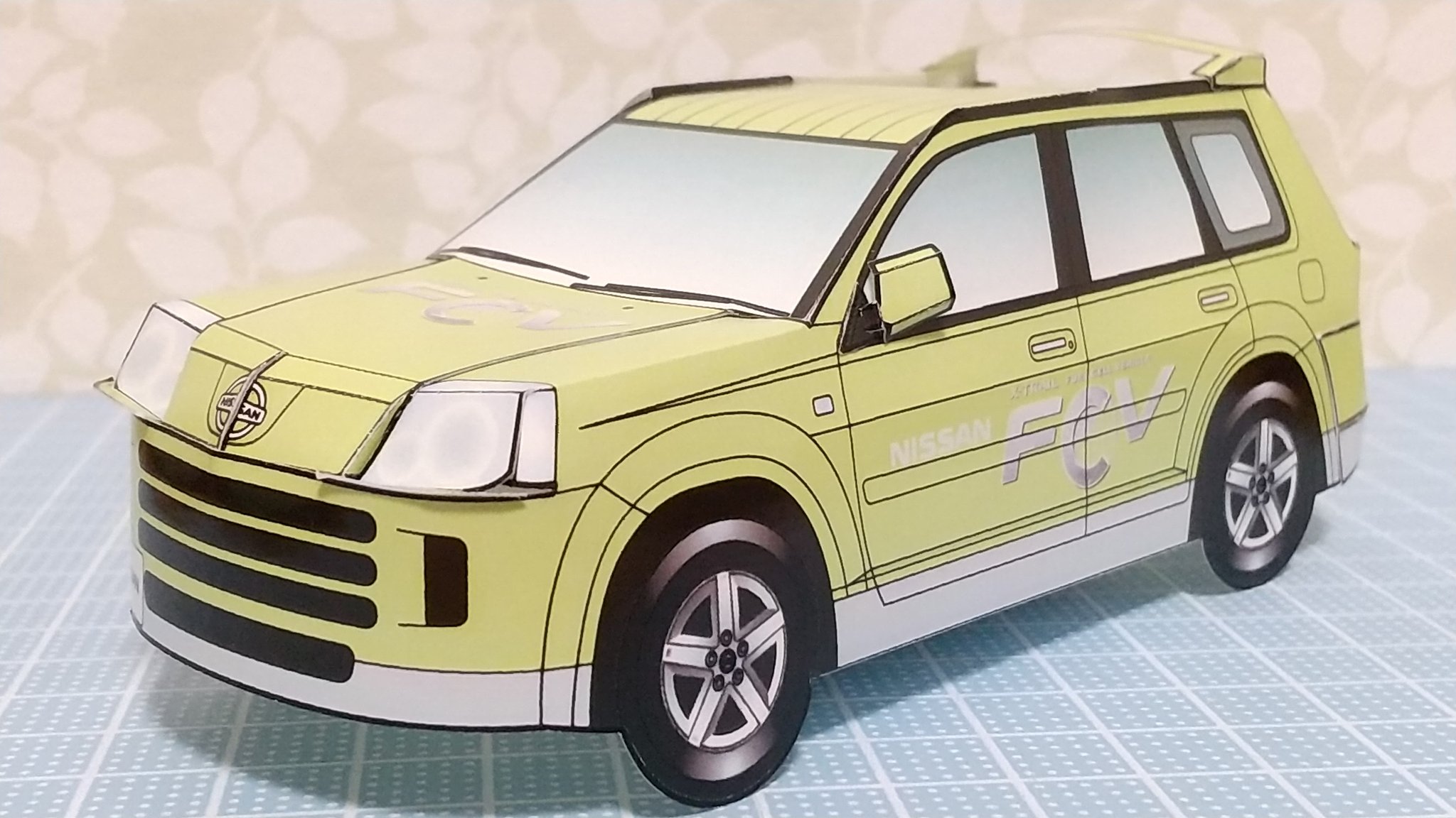 よし ペーパークラフト 日産 エクストレイルfcv 以前日産自動車のホームページで公開されていた森優さんのペーパークラフトです 初代エクストレイルがベースのfcvです 馴染みのない車でもペーパークラフトを作るこで親近感が湧いてきます