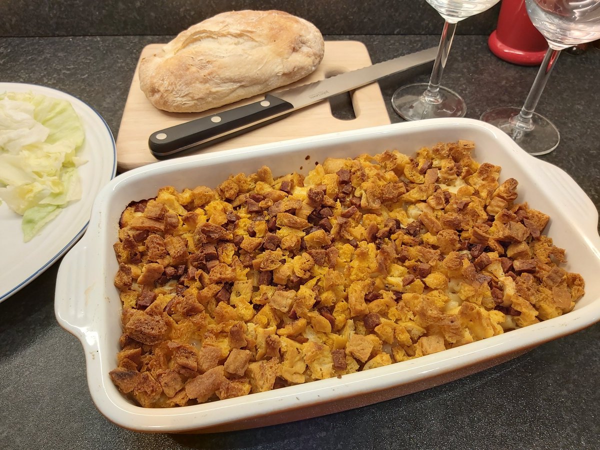 SoMoonstruck's tweet image. @Deanedwardschef So your #cookslow cookery book is fast becoming our most used cookbook. Cherry cola ribs last week and the chorizo mac &amp;amp; 3 cheese tonight which was delicious. Hubby @ExiledGooner had a very clean plate. Dilemma...which recipe to try next???