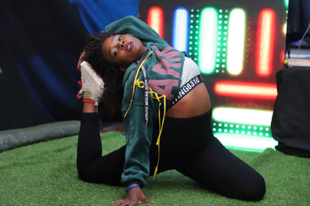Fireliglntfi's tweet photo. Here to school you on how to dance like you got no spine. It’s time to break those bones for the hell of it.  #NBSSNL #StingLifeSwitchedOn #NBSUpdates https://t.co/Djkt8LvUYu
