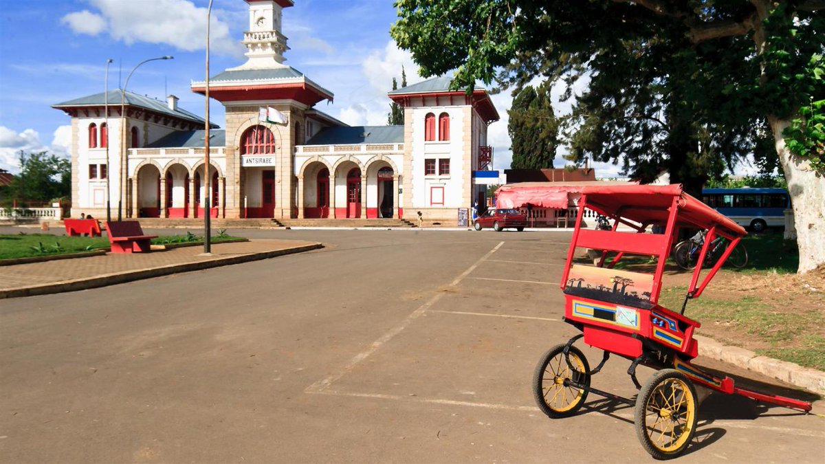 Suite aux différentes demandes, voici le thread sur la RN7 de Madagascar en mode Roadtrip à la cool  Je fais un travail de mémoire du coup n'hésitez pas à corriger ou à compléter si jme suis trompé.