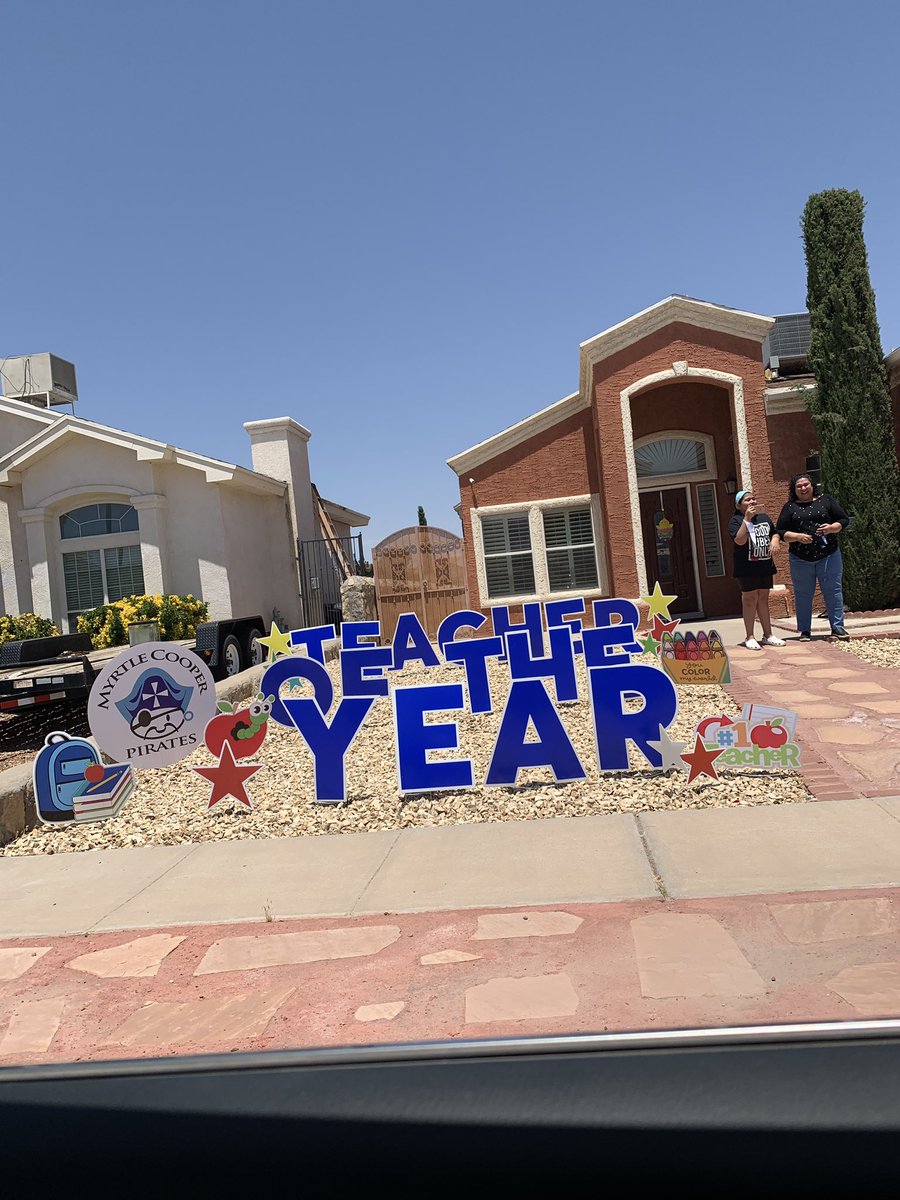 NoraMacias_MCE's tweet image. We ❤️ our  TOY Mrs. Ibarbo! 👩🏻‍💼✈️#TeamSISD #LearningTakesFlight #TeacherOfTheYear