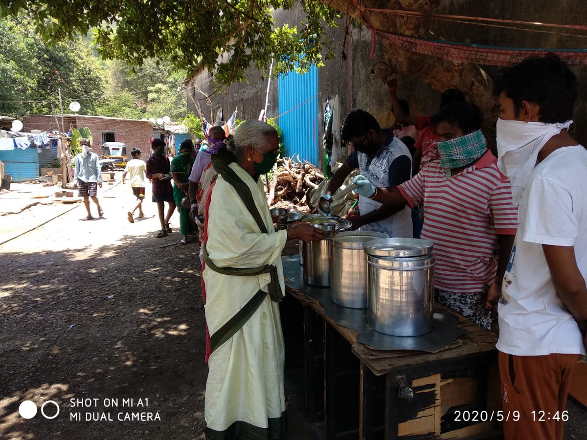 sssso_mah_goa's tweet photo. Aum Sri Sai Ram
With grace of #SriSathyaSai, #ThaneSamithi, 9.5.2020, served #lunch,Rice & Mix Usal-750 person #Kokanepada, #Jankdevinagar #SurenderCompound, & #dinner, Dal Rice & Khichdi-480 persons #Dongripada #Kapurbawdi & near DMart with help of local authorities
#SSSSOIndia https://t.co/aodrQ4gIQ6