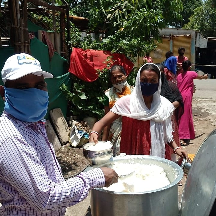 sssso_mah_goa's tweet photo. Aum Sri Sai Ram
With grace of #SriSathyaSai, #ThaneSamithi, 9.5.2020, served #lunch,Rice & Mix Usal-750 person #Kokanepada, #Jankdevinagar #SurenderCompound, & #dinner, Dal Rice & Khichdi-480 persons #Dongripada #Kapurbawdi & near DMart with help of local authorities
#SSSSOIndia https://t.co/aodrQ4gIQ6