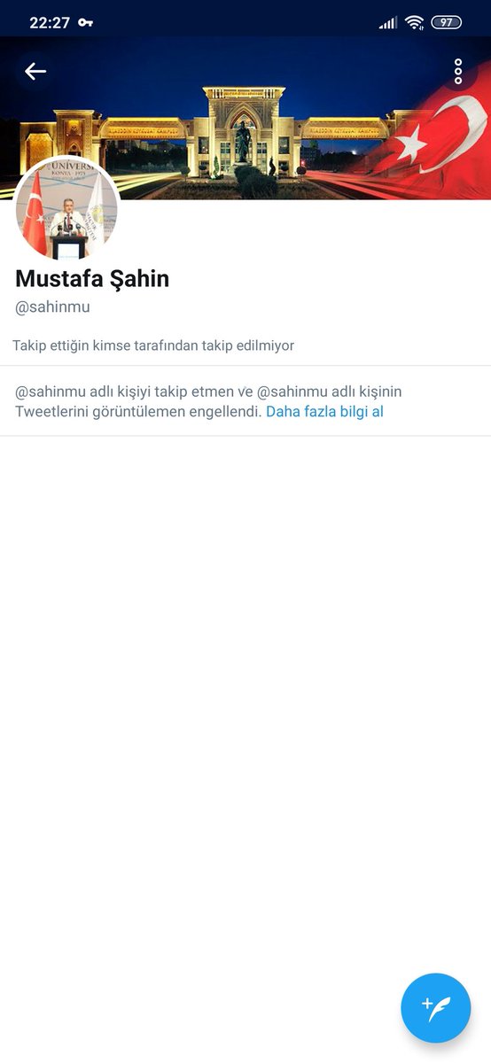 kingoyoung's tweet photo. @sahinmu Eleştiri kabul edemiyorsanız bırakın bu işi. Öğrenci düşmanısınız. Eğer sınav döneminde bana virüs bulaşırsa sizi mahkemeye vereceğime emin olabilirsiniz. https://t.co/qwX5Y49hb9
