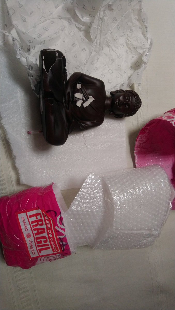 lore_tovar's tweet photo. @liverpoolmexico  hola, recibí una compra que hice en linea, no es lo que pedí y esta roto, tengo 3 horas tratando de comunicarme, ¿como le hacemos? https://t.co/guC9aRfglB