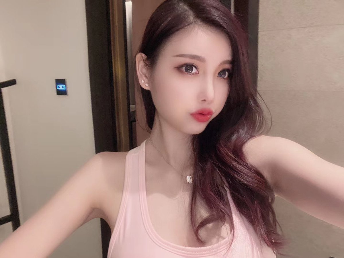 sugarbabyssssu's tweet photo. 今天吃了好多饭,看来是真的拍摄累到了！😂 https://t.co/Nqji5hssLK