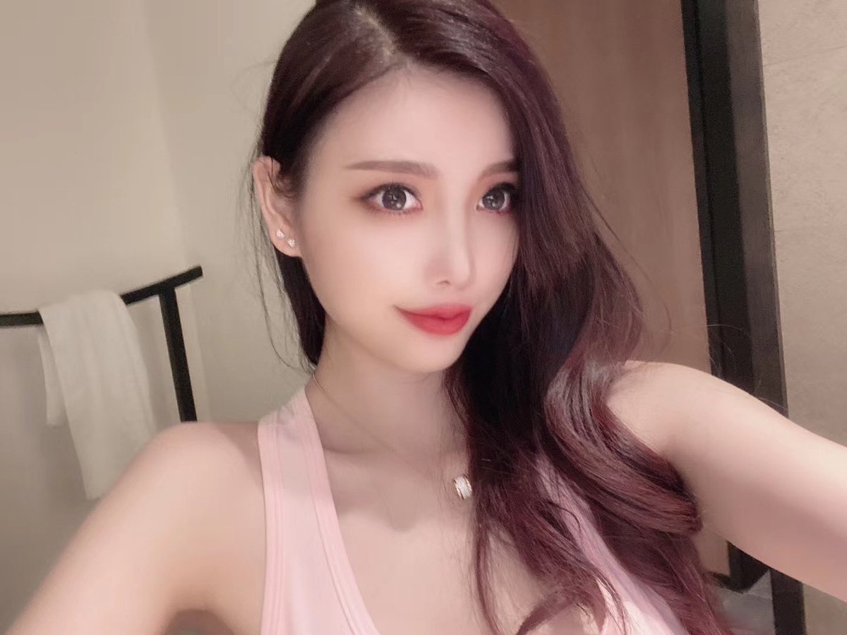sugarbabyssssu's tweet photo. 今天吃了好多饭,看来是真的拍摄累到了！😂 https://t.co/Nqji5hssLK