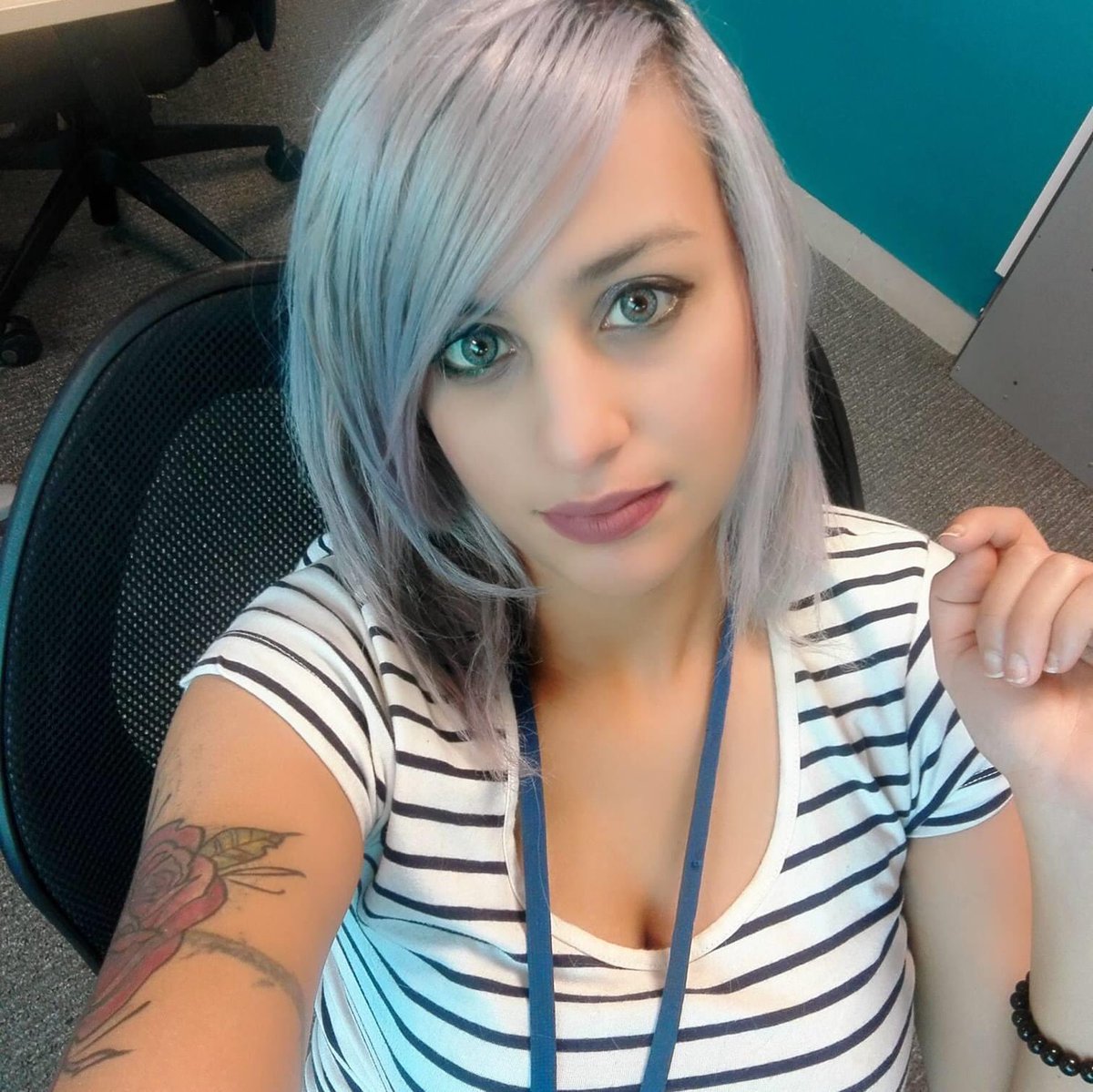 اترك العادات والتقاليد ودعها تعيش حريتها فسوف تسعدك
#متحرر
#ديوث
#رتويت