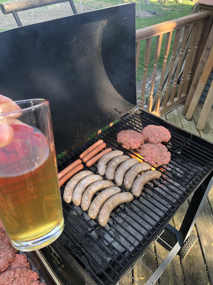 Beer4Cats's tweet photo. Nothings says good times like some @lakefront Wisconsinite and @usingerssausage cooking on the grill! #usingers https://t.co/0fQP0q20S7