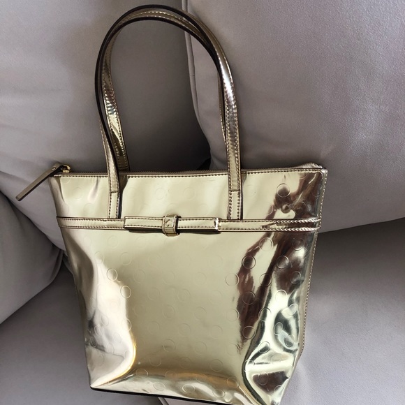 kathbrownart's tweet photo. So good I had to share! Check out all the items I'm loving on @Poshmarkapp #poshmark #fashion #style #shopmycloset #katespade #veramoda #justfab: https://t.co/O0xNI2MsWO https://t.co/EtdJPOGAkw