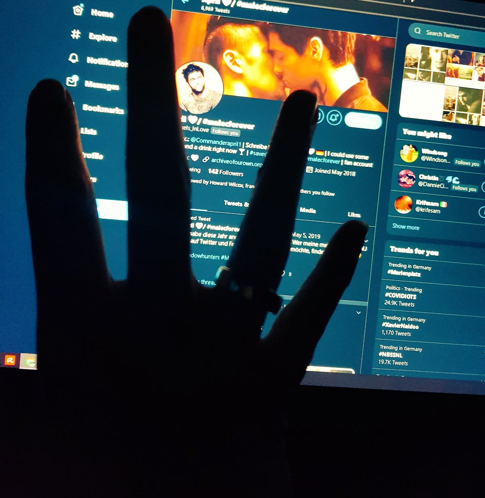 Angels_InLove's tweet photo. #Shadowhunters4ever weil die Serie einfach nur unglaublich ist ❤🧡💛💚💙 #newchapter2020 https://t.co/6Mjs4rnBGr